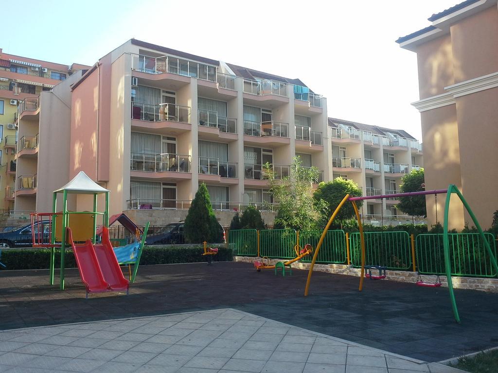 Tropics Hotel Sveti Vlas Exterior photo